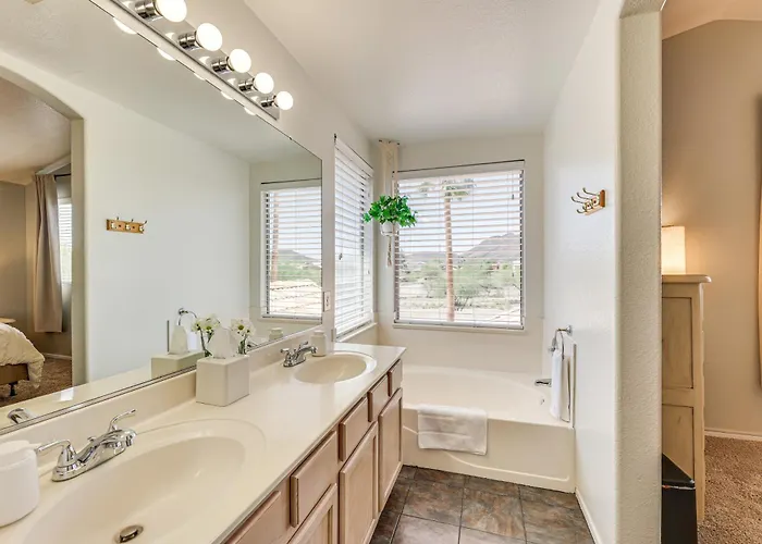 Swim W/ A View! Scenic Desert Retreat In Glendale Holiday home Phoenix